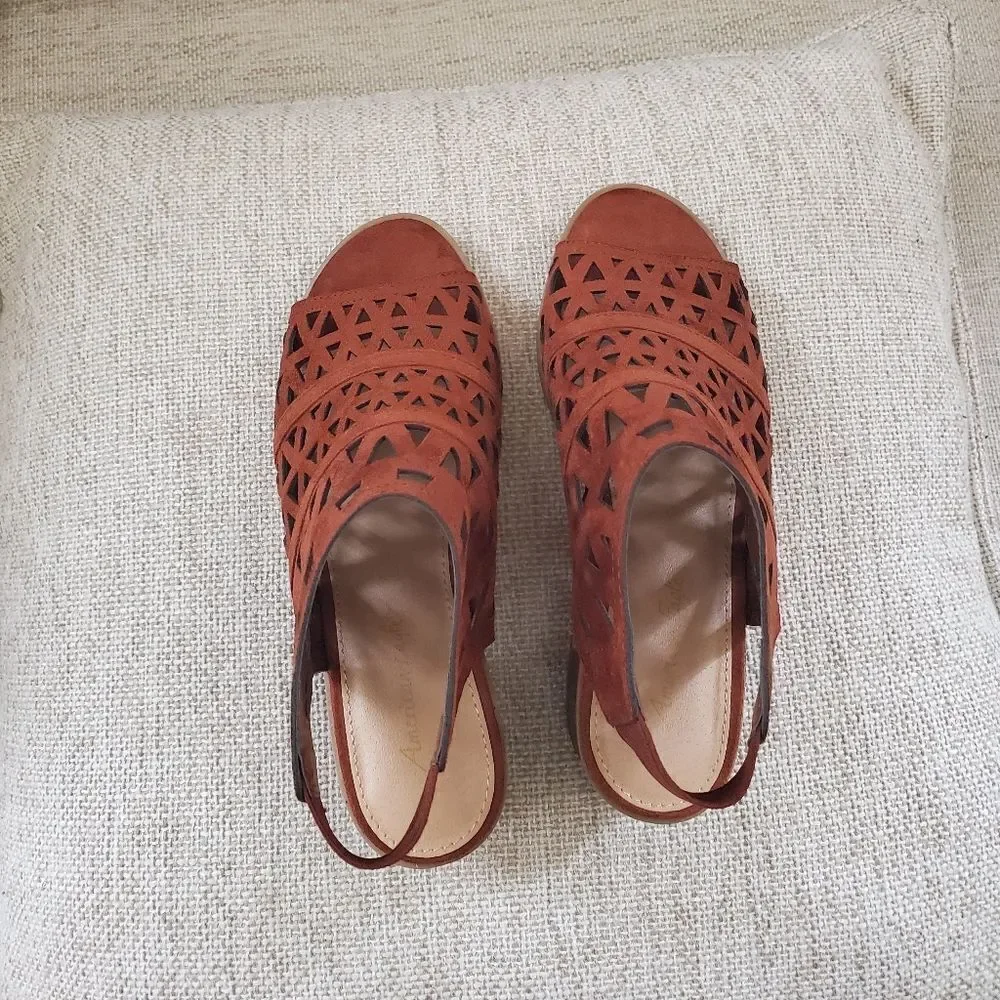 American Eagle Block Sandals Size 6.5